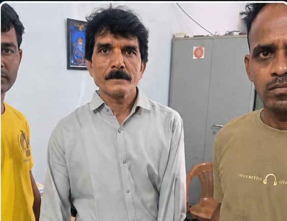 50 हजार की रिश्वत लेते बाबू ट्रैप