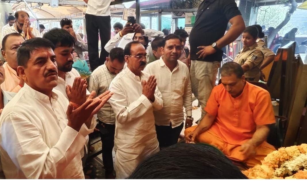 अ.जा. आयोग के सदस्य रामलाल मालवीय ने मां पीतांबरा बगलामुखी देवी मंदिर में किए दर्शन-पूजन
