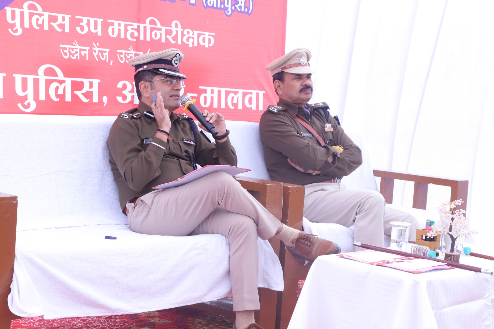 डीआईजी उज्जैन का आगर पुलिस लाइन व थानों का वार्षिक निरीक्षण