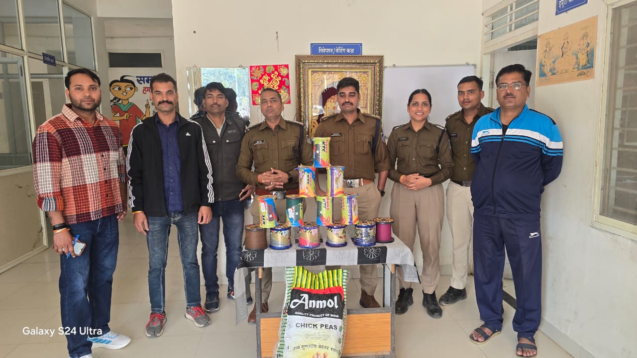 नलखेड़ा में बेकरी की आड़ में बिक रहा था चायनीज मांझा, पुलिस ने पकड़ा