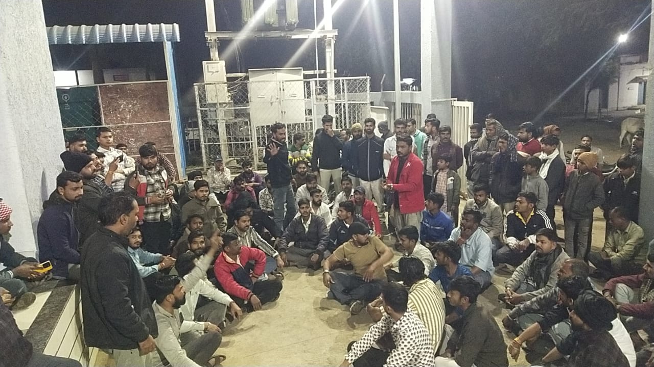 सुसनेर अस्पताल की अव्यवस्थाओं को लेकर धरना, 20 वर्षीय युवक की आत्महत्या के बाद भड़का आक्रोश