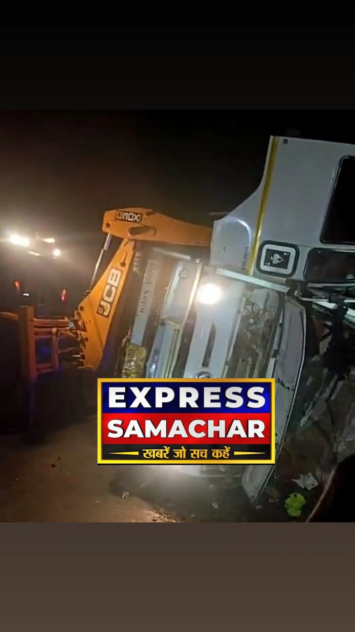 सारंगपुर रोड पर मौत का तांडव: पलटे लहसुन से भरे ट्रक में फंसे दो युवक, दोनों की मौत