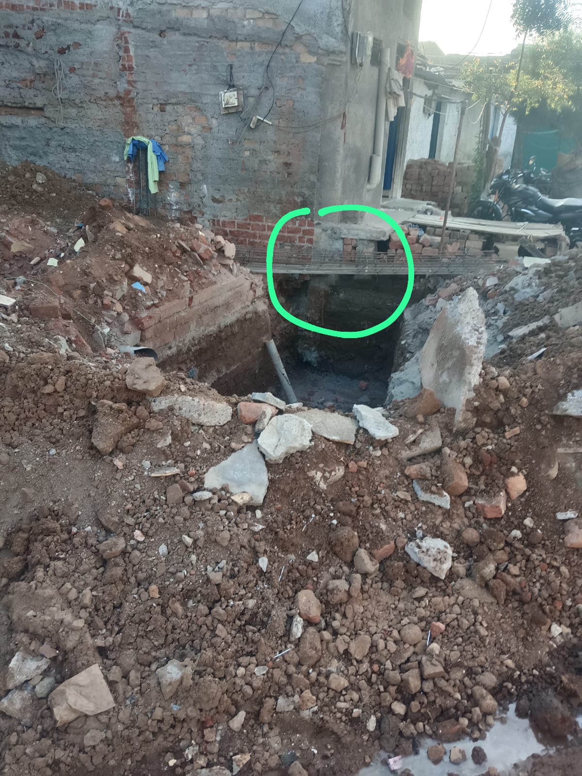 वार्ड 01 अर्जुन नगर कॉलोनी में शासकीय नालियां और आरसीसी सड़क तोड़कर अतिक्रमण, वार्डवासियों में भारी आक्रोश