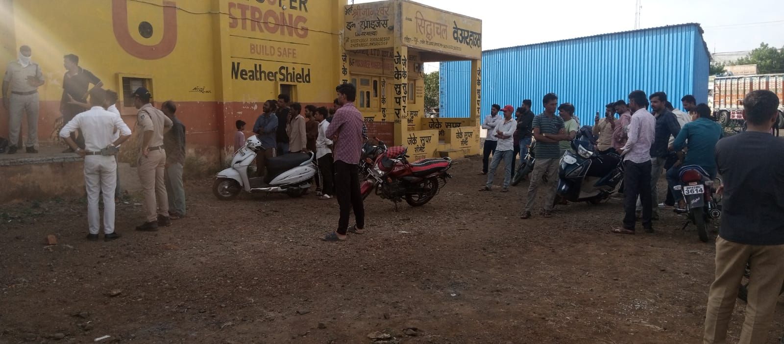इलाके में फैली सनसनी, पुलिस जांच में जुटी
