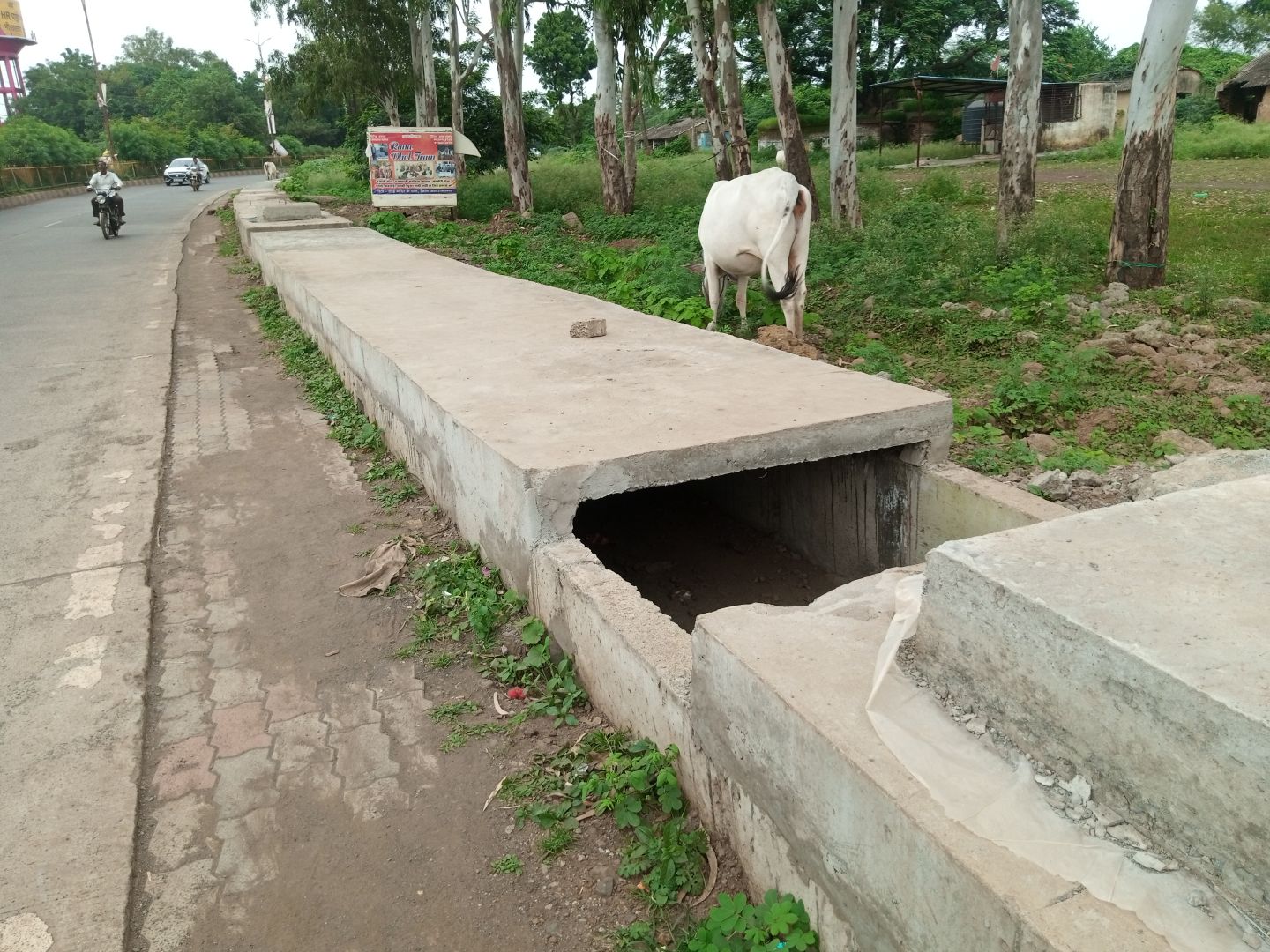 खुले चेम्बर दे रहे हादसे को न्योता